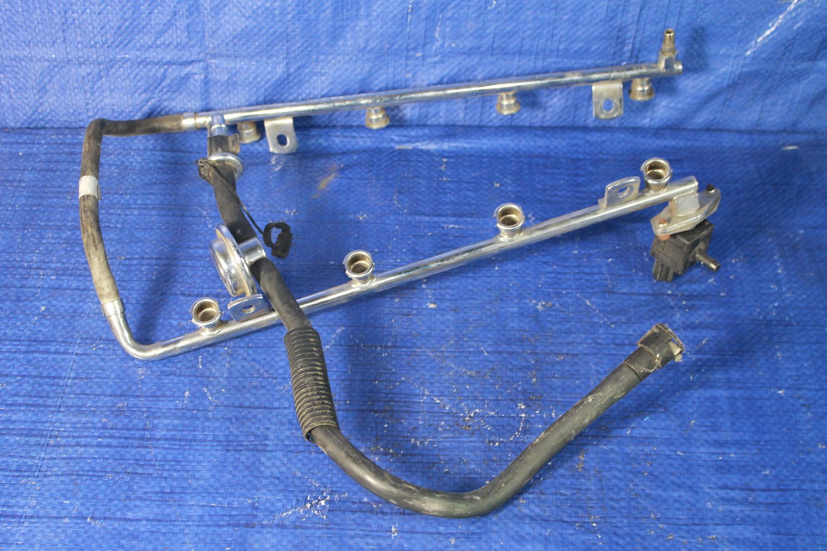 9904 FORD MUSTANG COBRA V8 4.6L FUEL RAIL ASSEMBLY OEM FACTORY GT 500